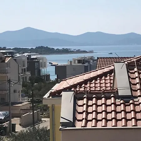 Nella アパート ザダル