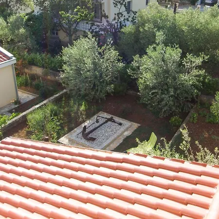 Nella Ζαντάρ