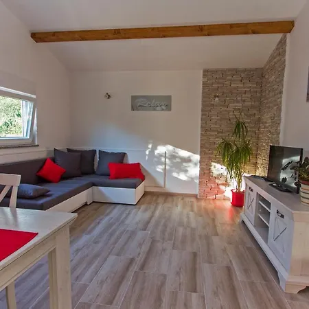 Nella Apartmán *