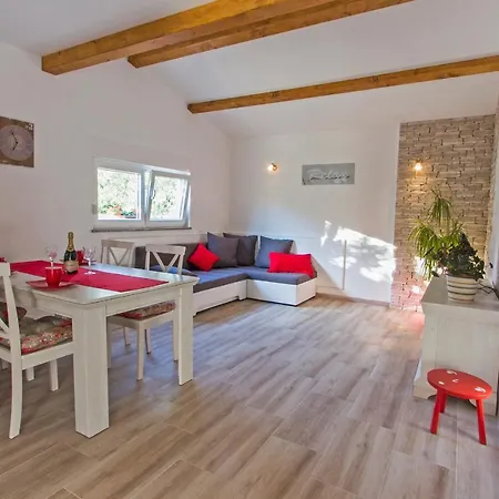 Nella Apartmán